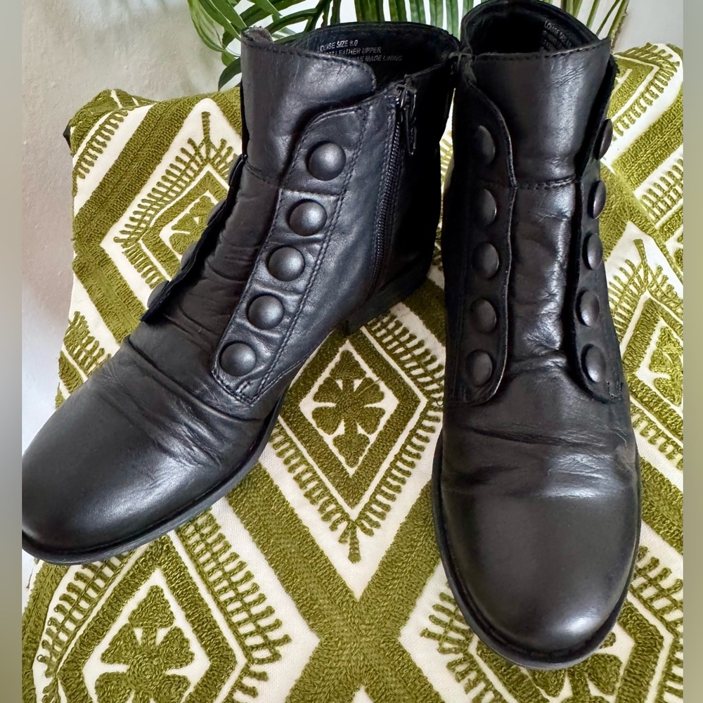 Miz Mooz “Louise” Black Leather Button Front Ankle Boots. Vintage vibe! Size 8 - Picture 2 of 11